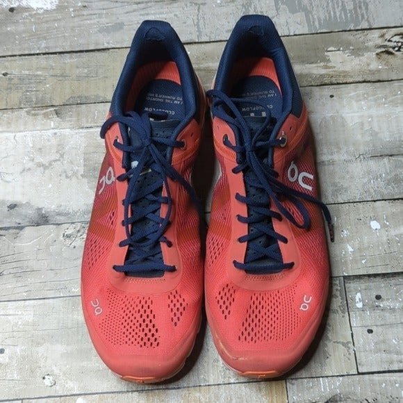 On cloud women's crimson navy running shoes - Picture 2 of 6